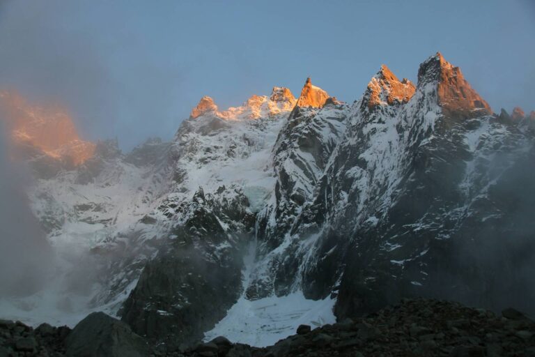 Mászóiskolák és engedélyek